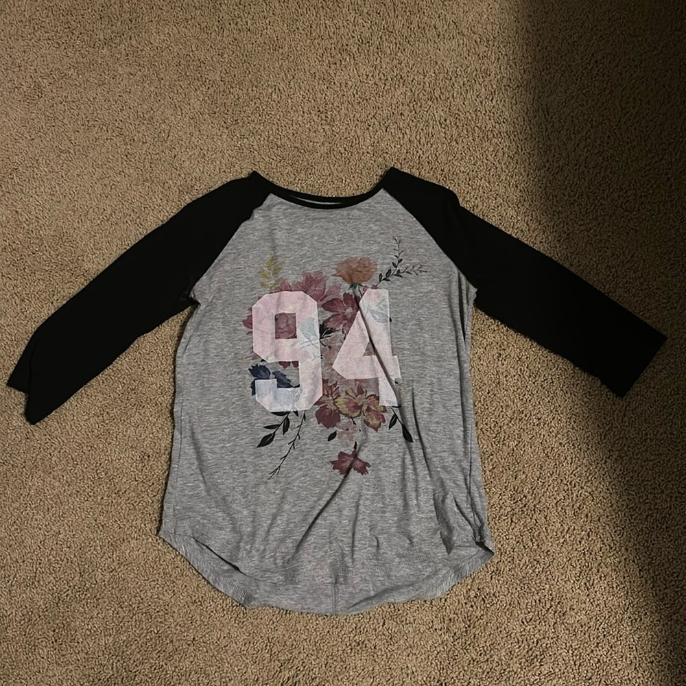Cute 3/4 arm length shirt